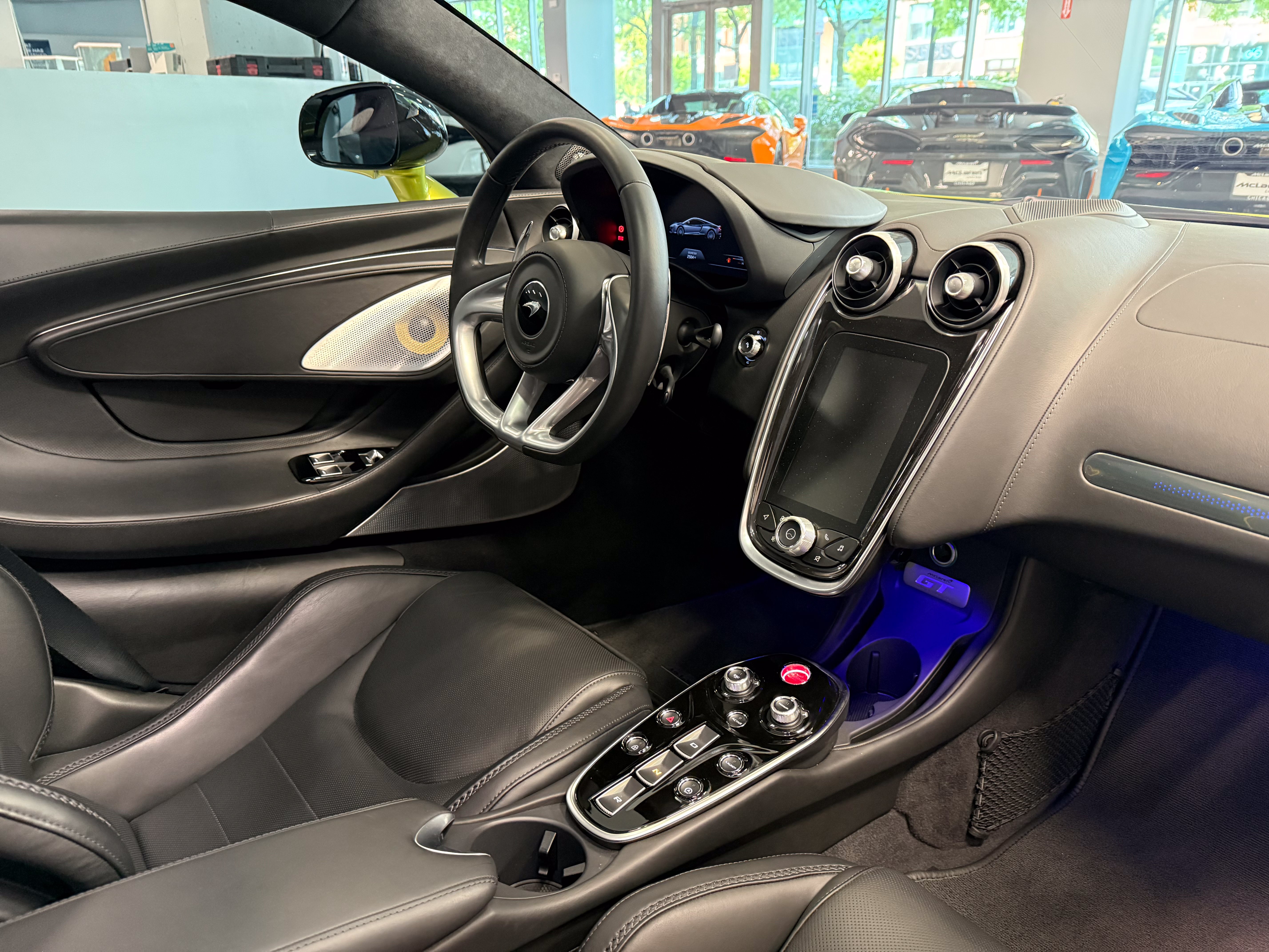 Used 2023 McLaren GT RWD image 10