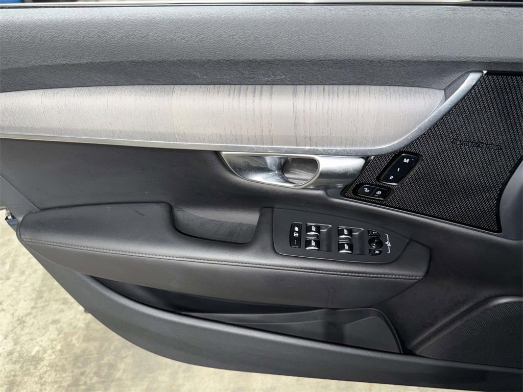 Used 2023 Volvo S90 B6 Plus image 20