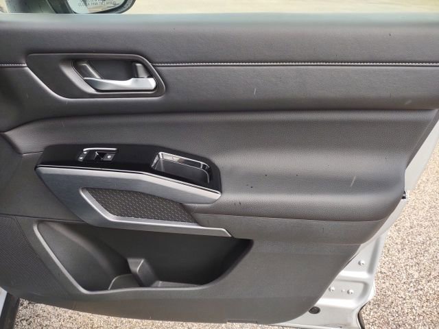 Used 2025 Nissan Pathfinder SL AWD/4WD image 24