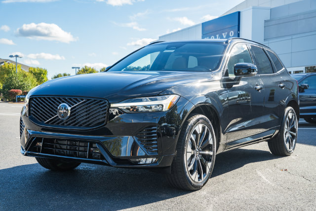 New 2027 Volvo XC60 B5 Plus AWD/4WD image 3