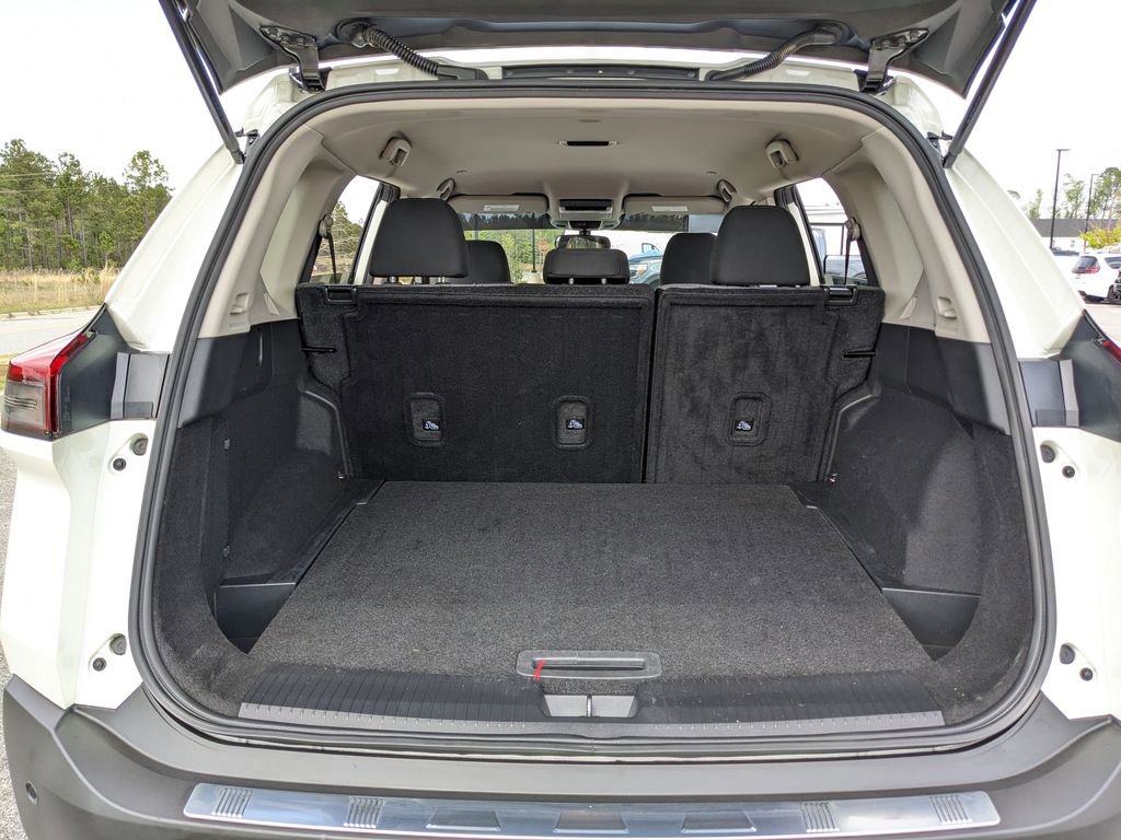 Used 2023 Nissan Rogue SV image 40