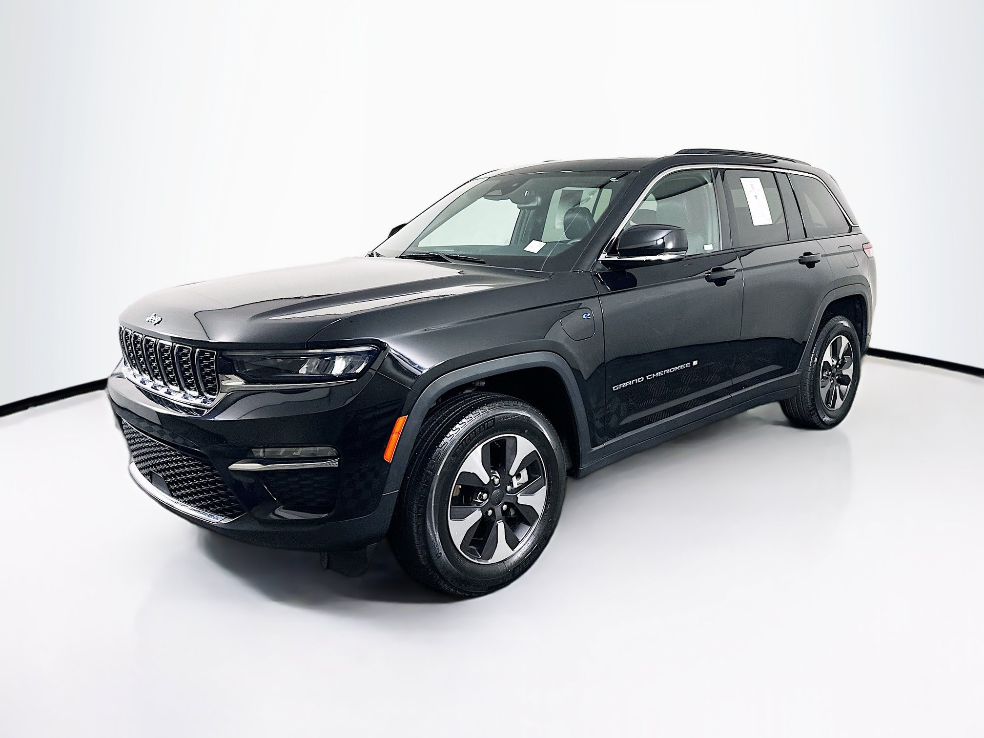 Used 2024 Jeep Grand Cherokee Limited 4xe AWD/4WD image 3