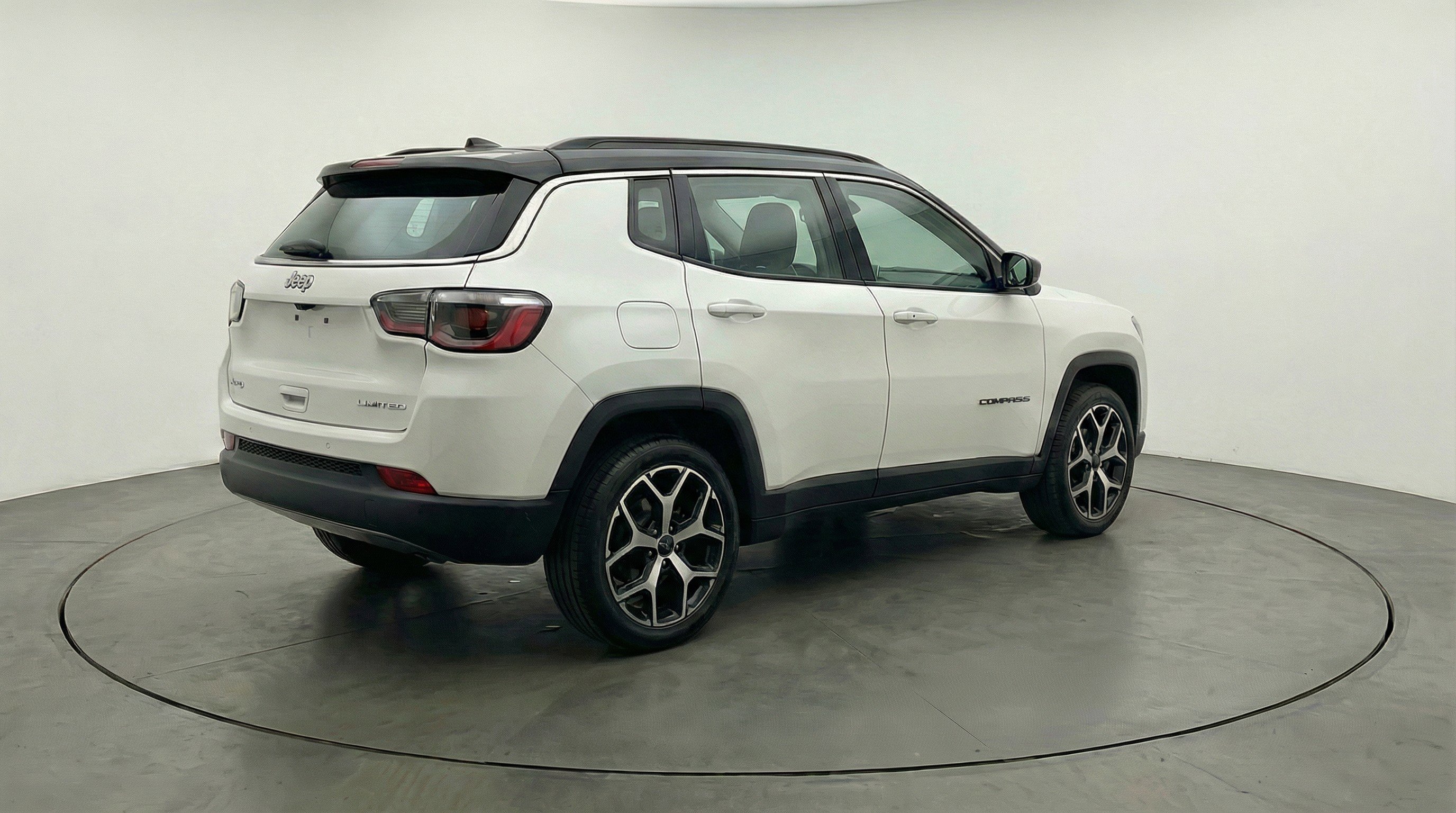 Used 2025 Jeep Compass Limited AWD/4WD image 9