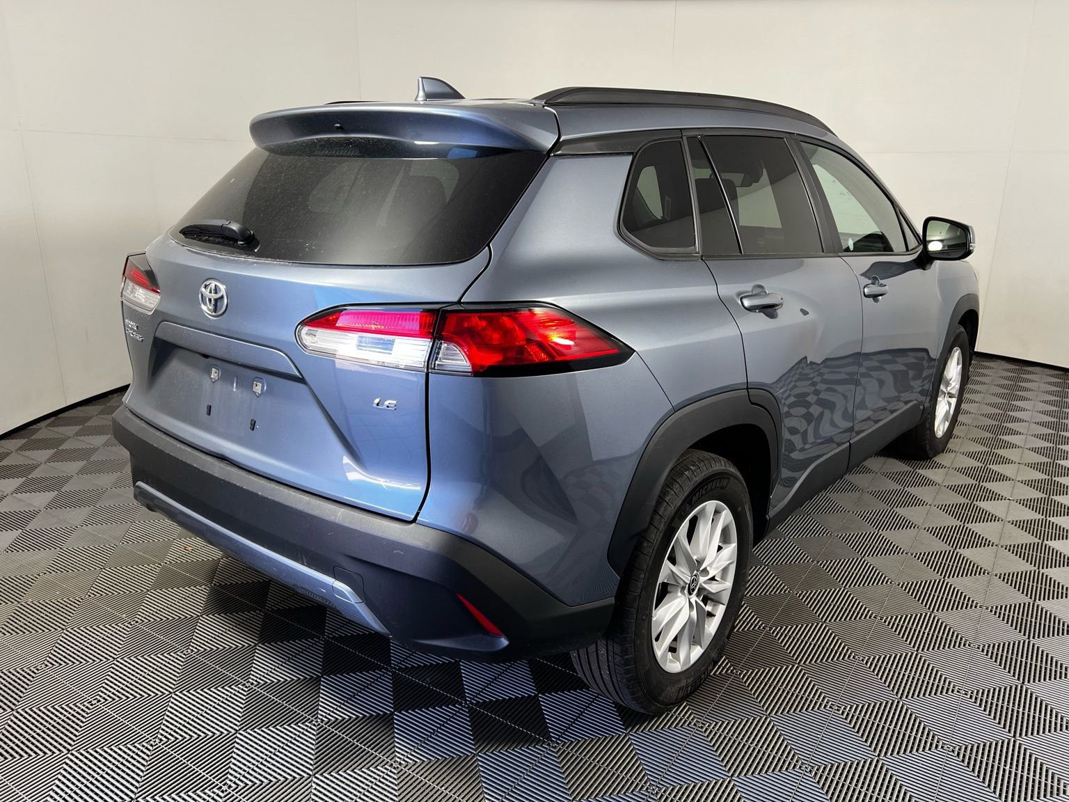 Used 2024 Toyota Corolla Cross LE image 5