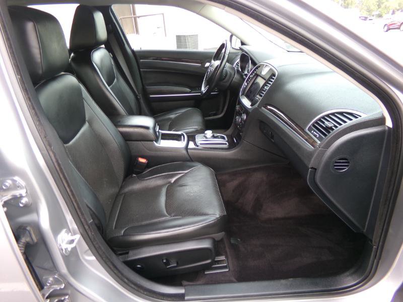 Used 2018 Chrysler 300 Limited image 33