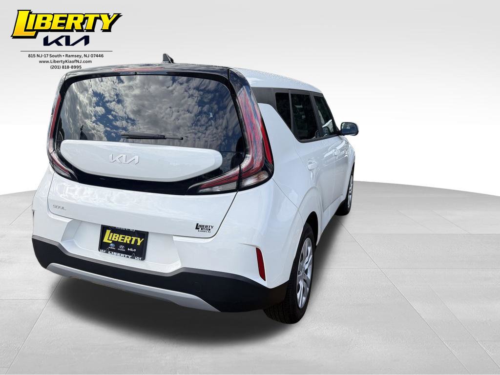 Used 2023 Kia Soul LX FWD image 7
