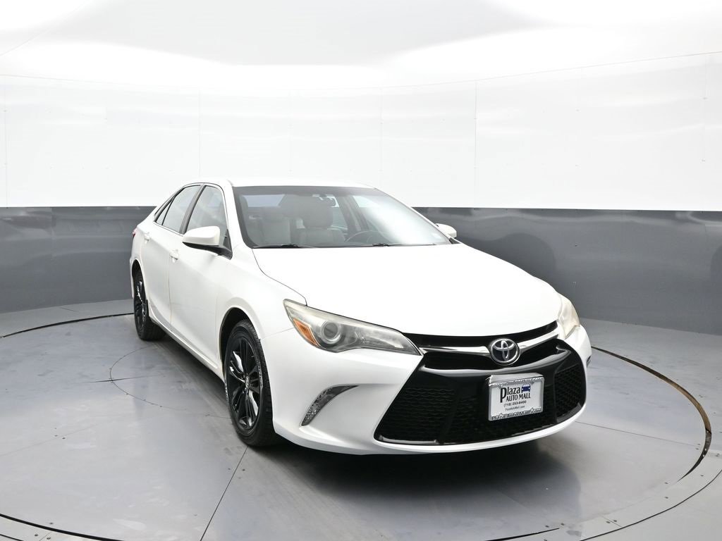 Used 2015 Toyota Camry SE image 3