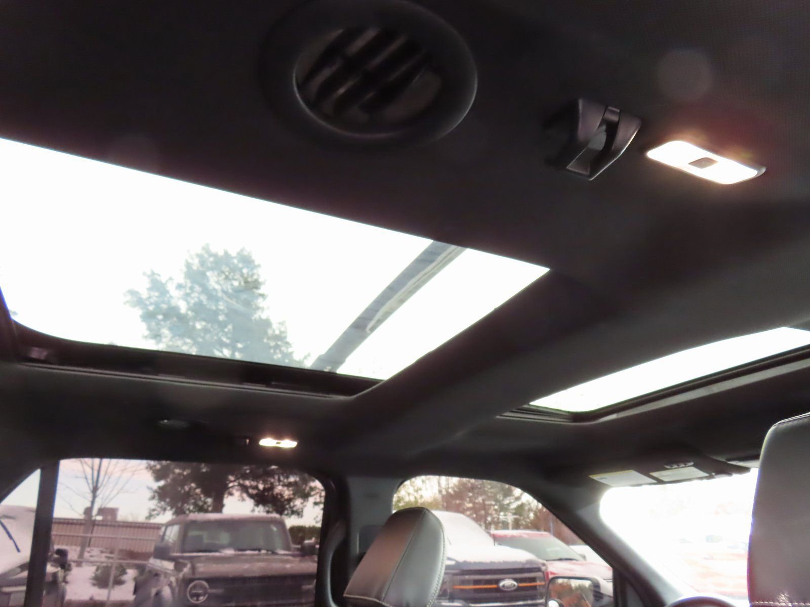 Used 2018 Ford Explorer Limited w/ Equipment Group 301A image 29