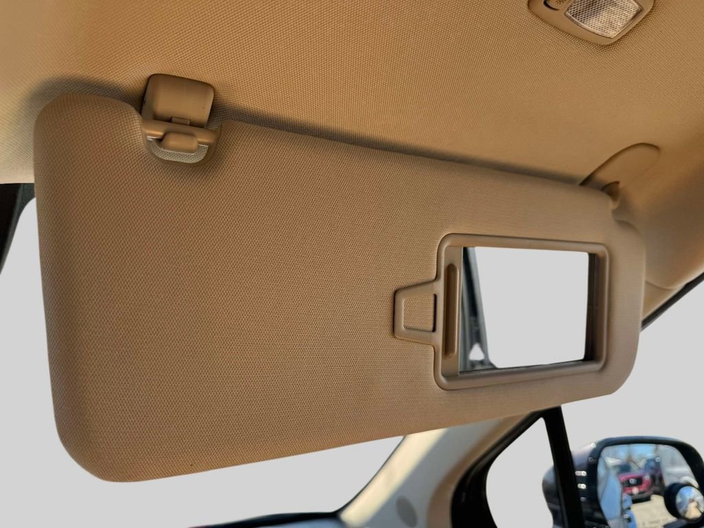 Used 2024 Kia Carnival LX image 30