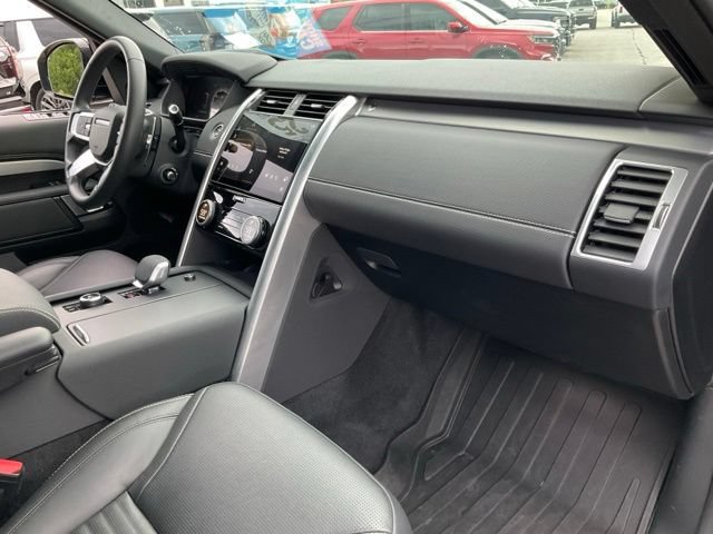 Used 2025 Land Rover Discovery Dynamic SE AWD/4WD image 24