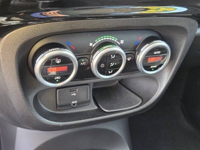 Used 2015 FIAT 500L Trekking FWD image 24
