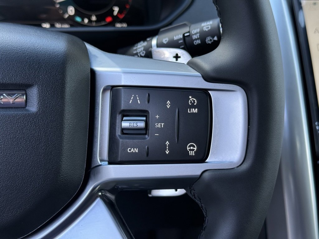 New 2025 Land Rover Discovery S image 18
