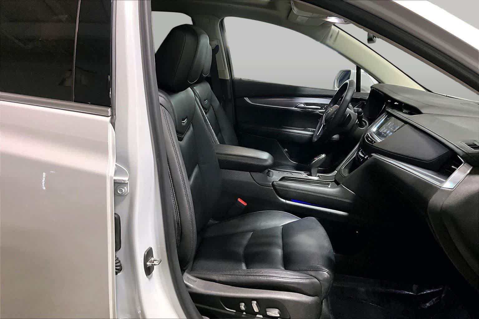 Used 2017 Cadillac XT5 Luxury AWD/4WD image 8