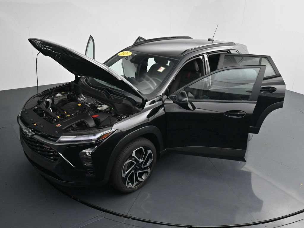 Used 2025 Chevrolet Trax RS w/ Driver Confidence Package FWD image 40