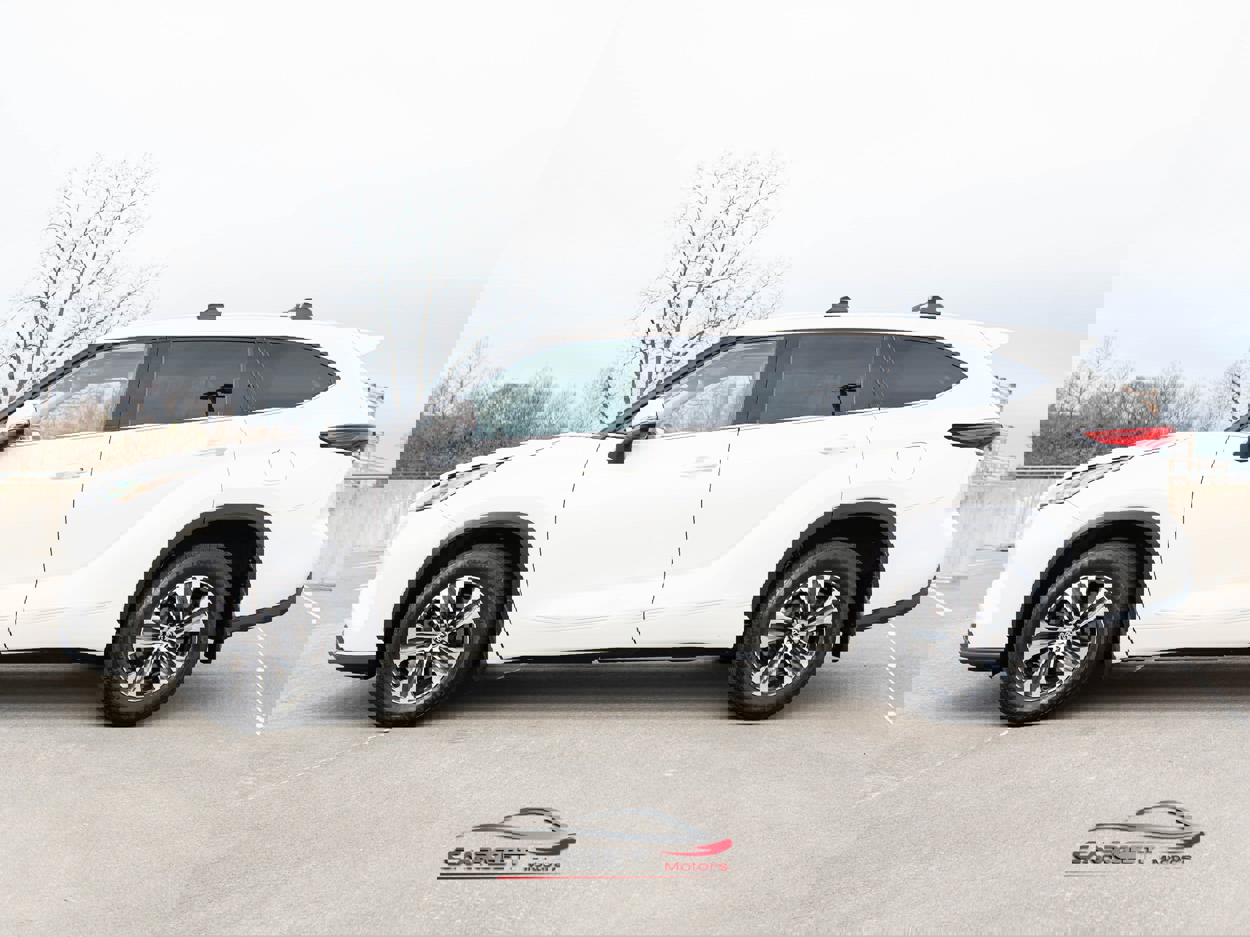 Used 2021 Toyota Highlander XLE image 4