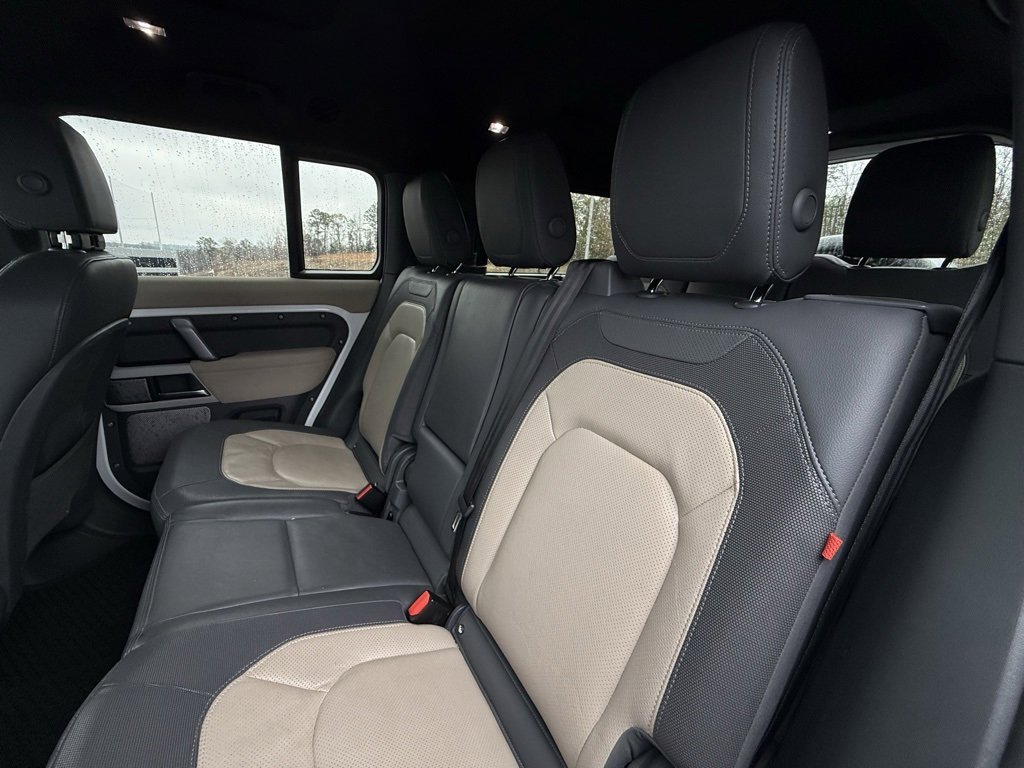 Used 2023 Land Rover Defender 130 X-Dynamic SE image 27