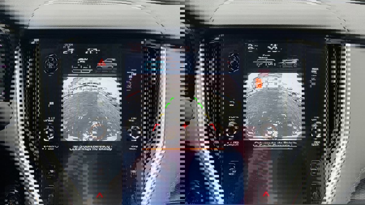 Used 2023 Subaru Outback Premium image 32