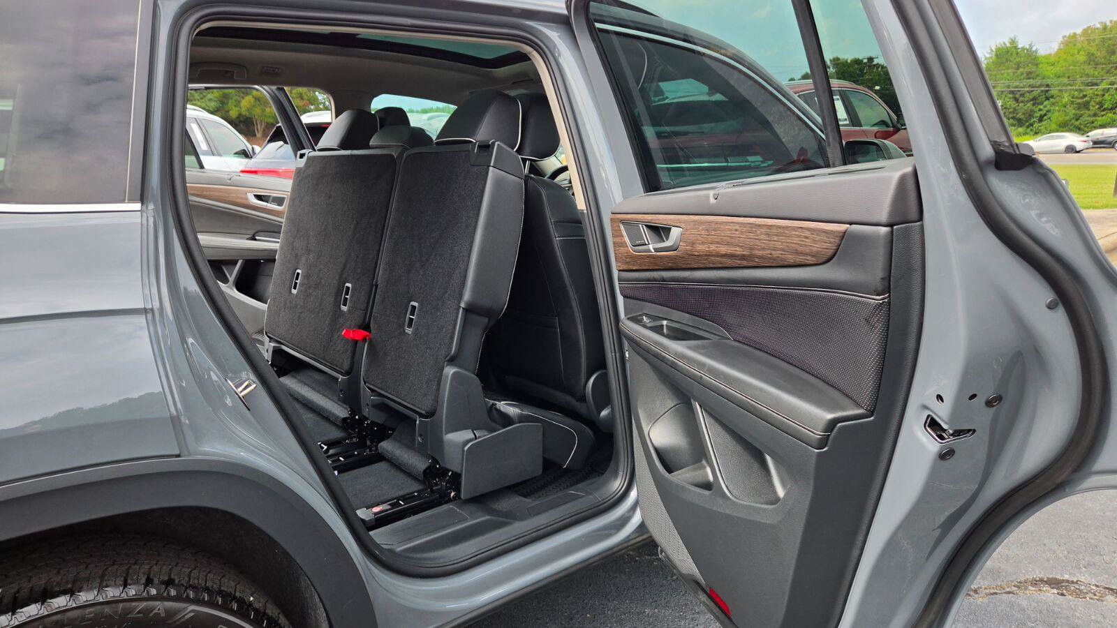 Certified 2025 Volkswagen Atlas SEL Premium R-Line AWD/4WD image 57