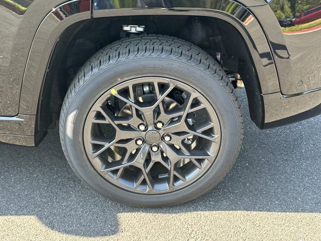 New 2025 Jeep Grand Cherokee Summit image 18
