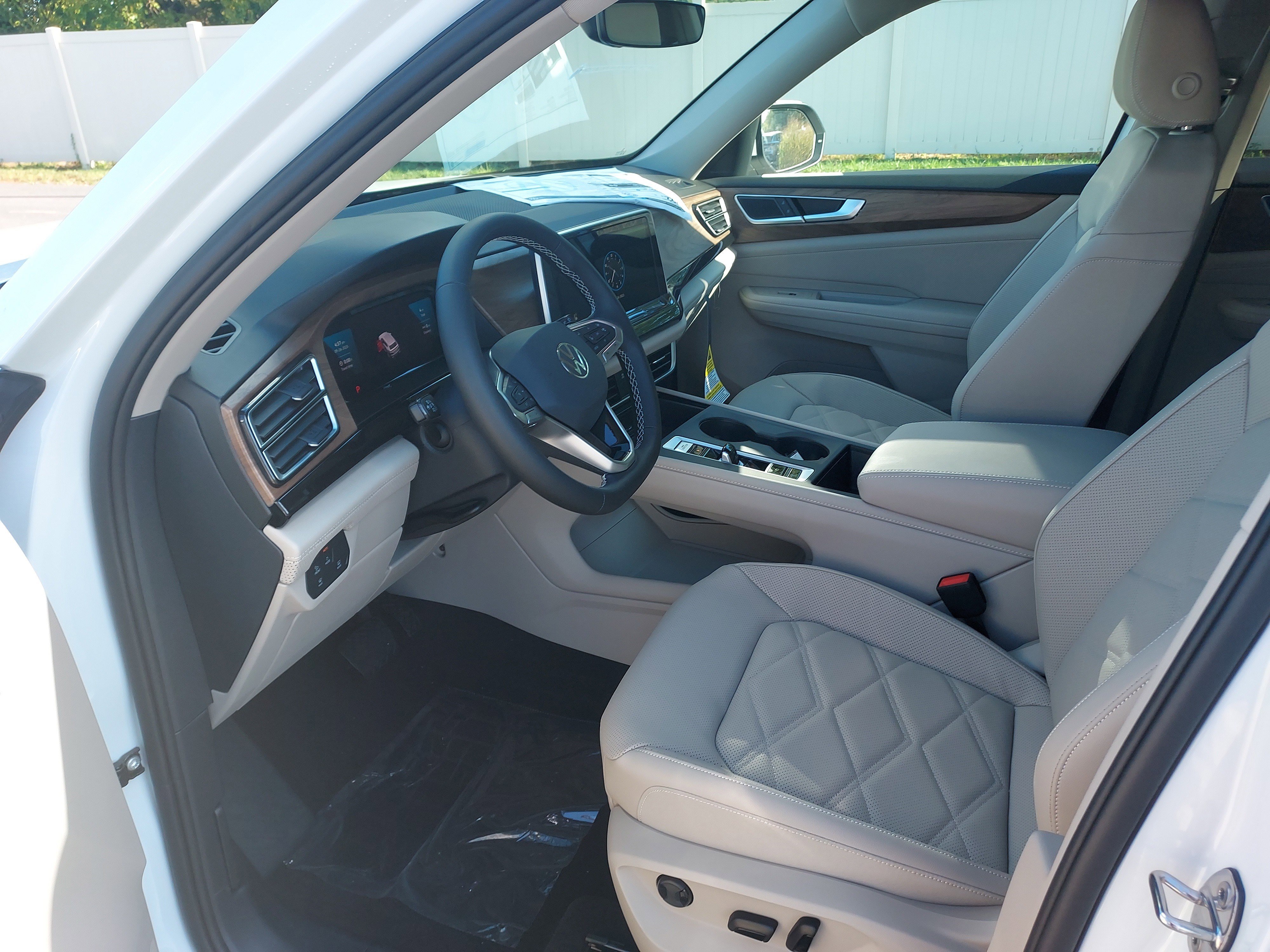 New 2026 Volkswagen Atlas SE image 14