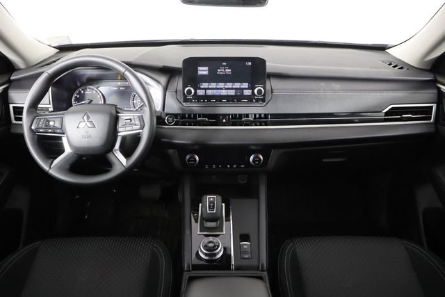 Used 2024 Mitsubishi Outlander ES image 18