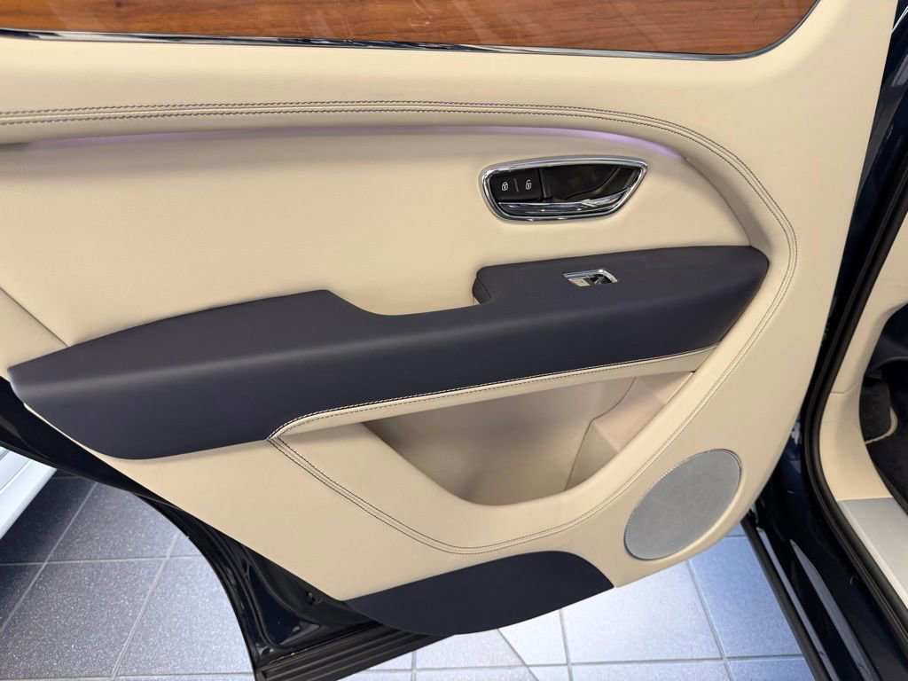 Used 2024 Bentley Bentayga AWD/4WD image 14