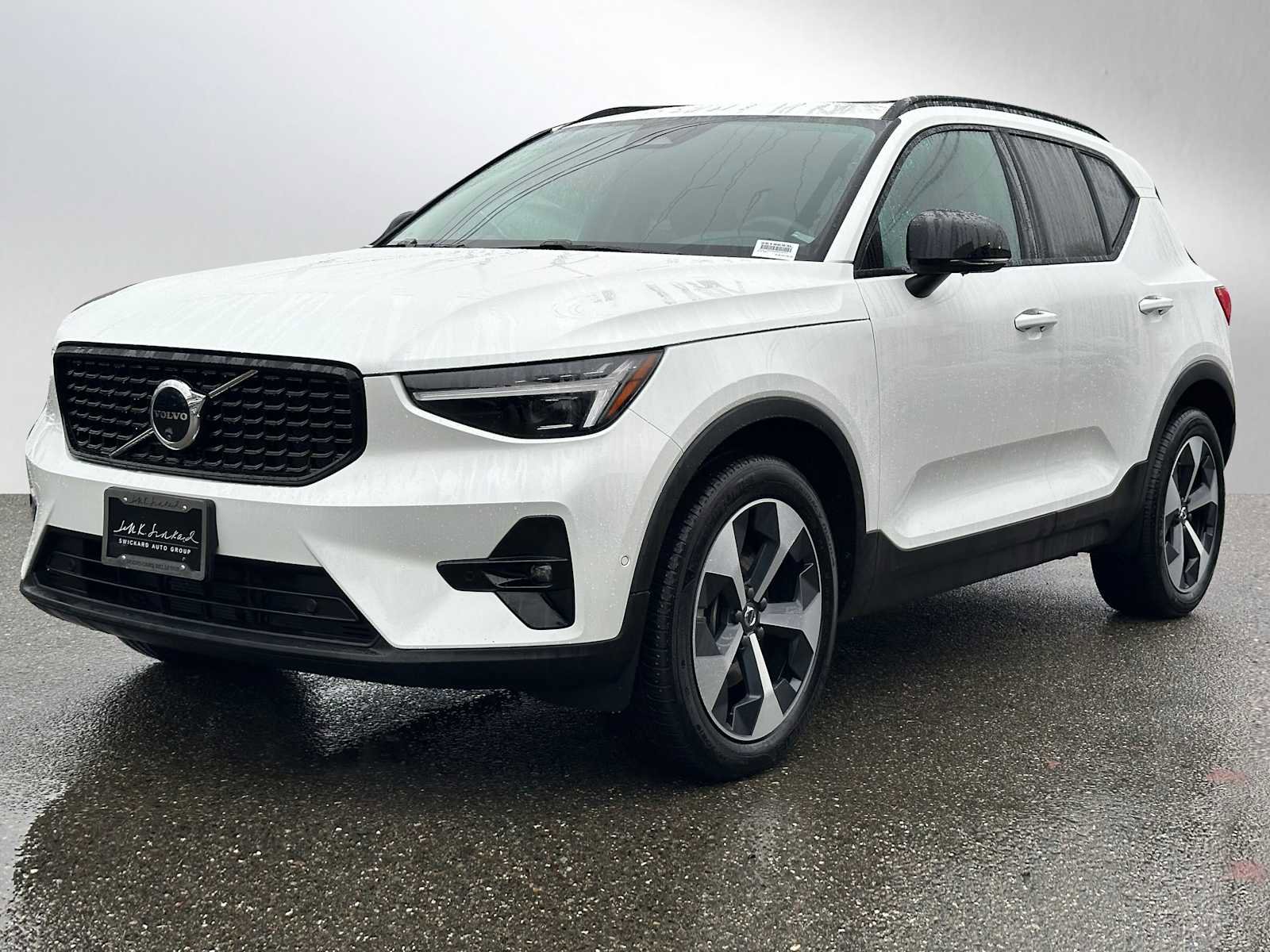 Used 2025 Volvo XC40 B5 Plus w/ Protection Package Premier image 7