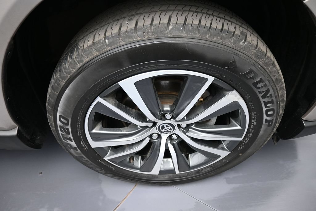 Certified 2024 Toyota Venza LE AWD/4WD image 12