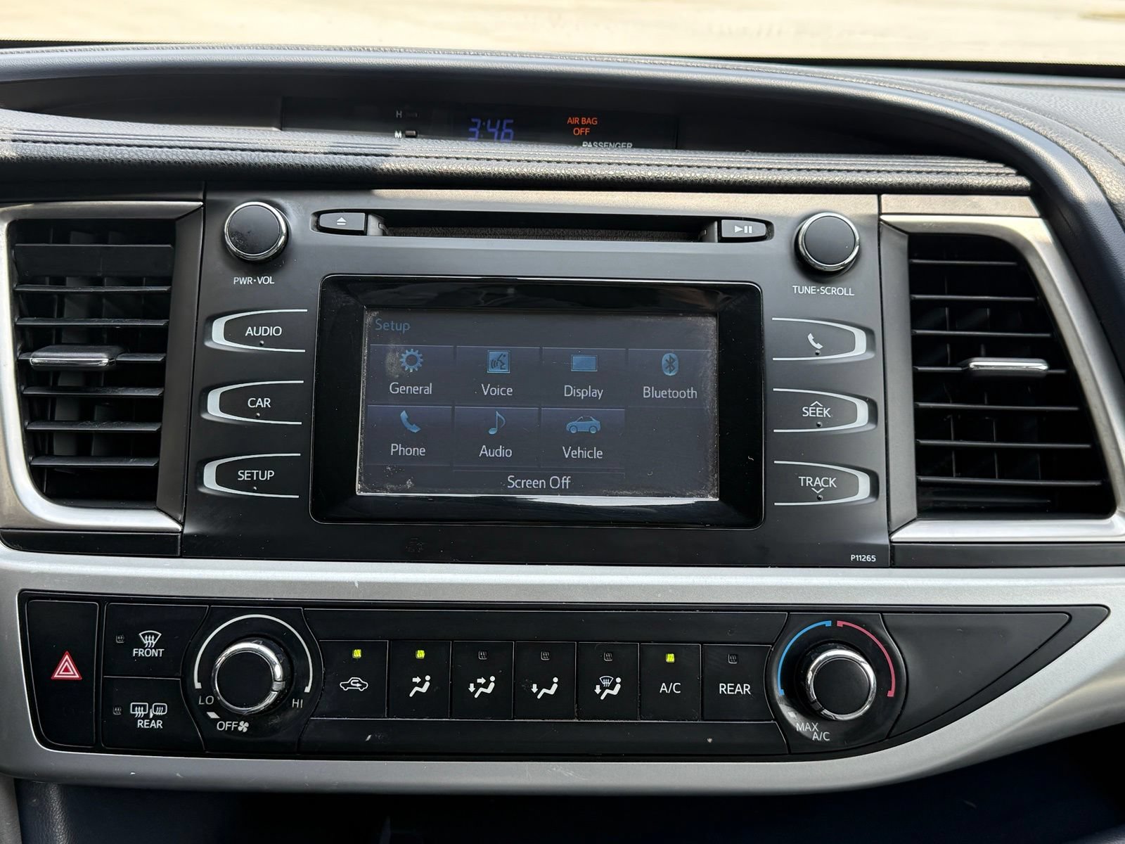 Used 2016 Toyota Highlander LE FWD image 29