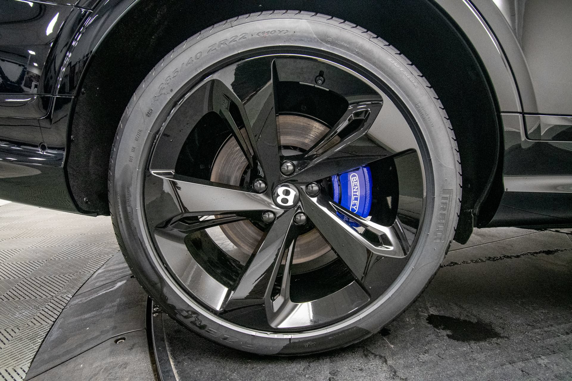 New 2026 Bentley Bentayga AWD/4WD image 32