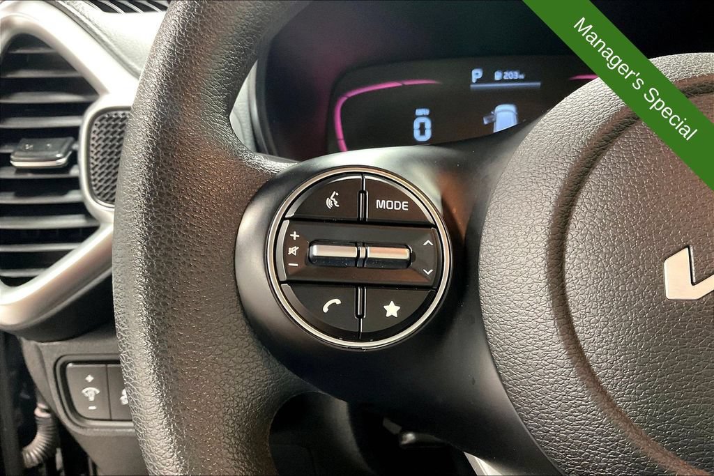 Used 2025 Kia Soul LX w/ LX Technology Package FWD image 24