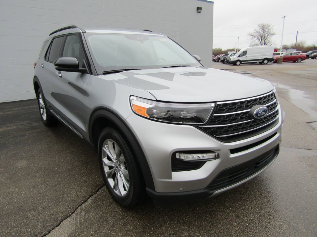 Used 2024 Ford Explorer XLT w/ Equipment Group 202A AWD/4WD image 11