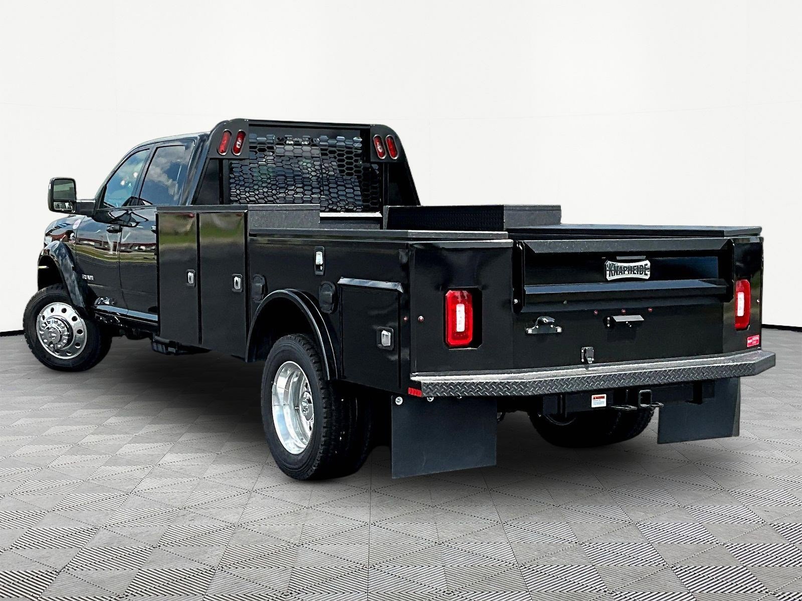 New 2026 RAM 4500 4x4 Crew Cab DRW w/ Laramie Trim Package image 4