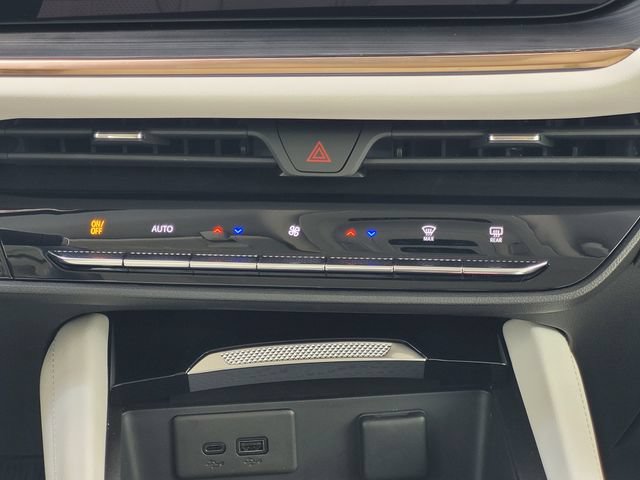 Used 2025 Buick Envision Avenir AWD/4WD image 18