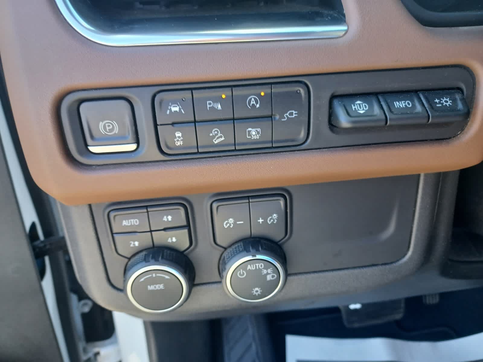 Used 2022 Chevrolet Tahoe High Country w/ Premium Package 2 AWD/4WD image 18