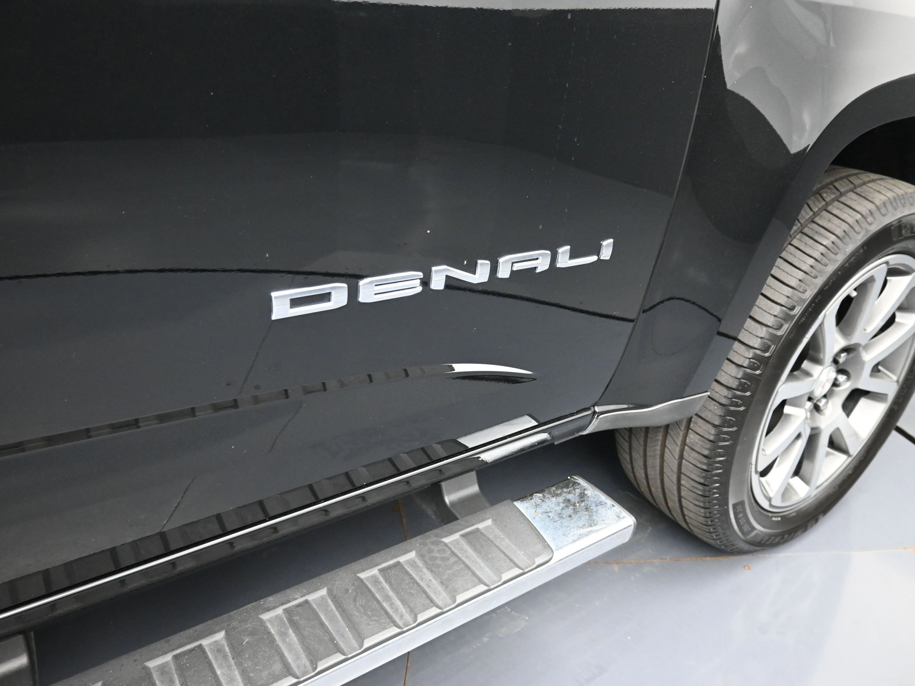 Used 2022 GMC Canyon Denali image 5