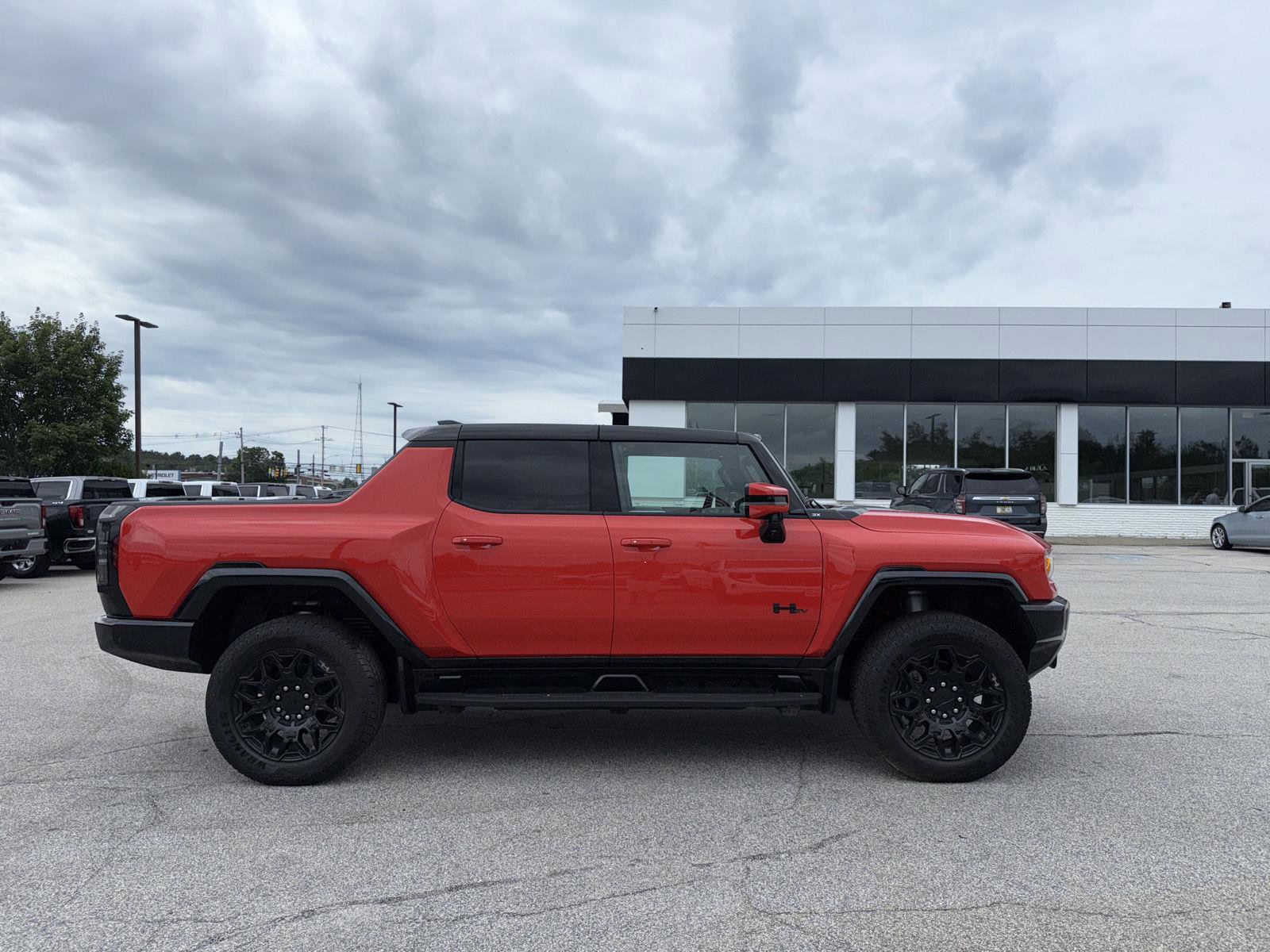 New 2025 GMC Hummer EV 3X w/ LPO, Dark Essentials Package image 5