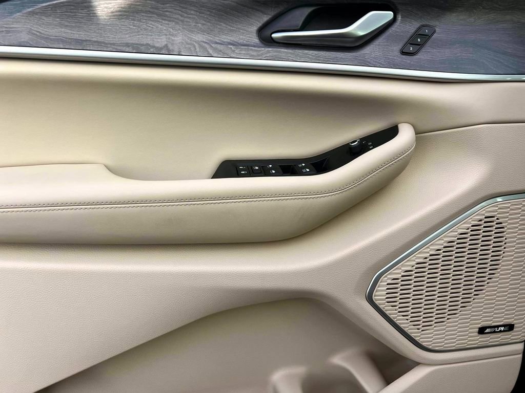 Used 2023 Jeep Grand Cherokee 4WD 4xe w/ Luxury Tech Group II image 16