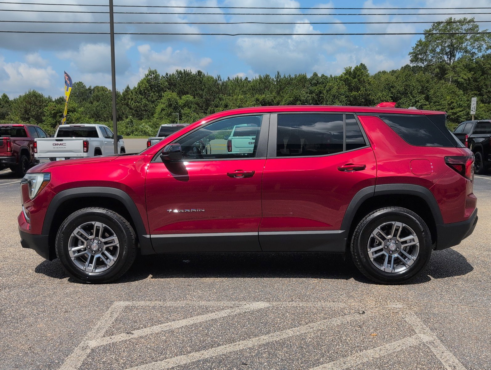 Used 2025 GMC Terrain Elevation image 2