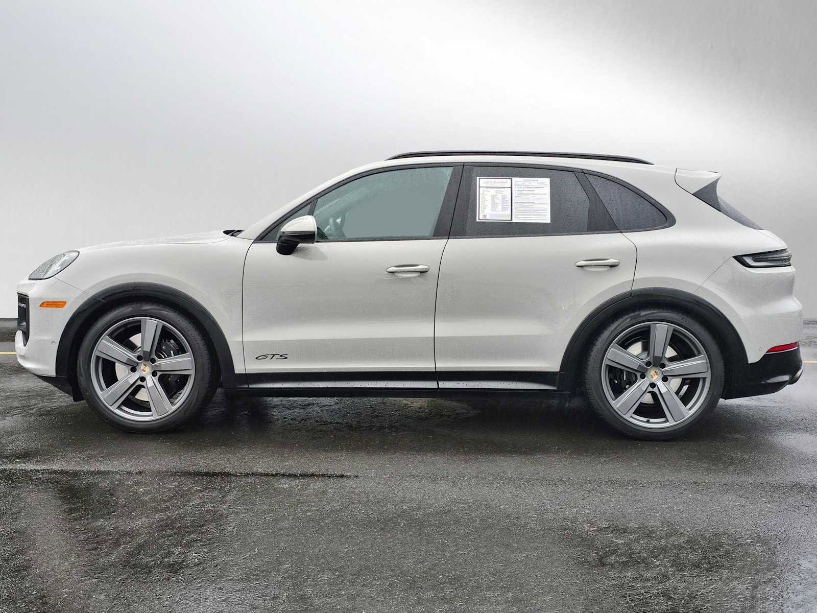 Used 2025 Porsche Cayenne GTS AWD/4WD image 6