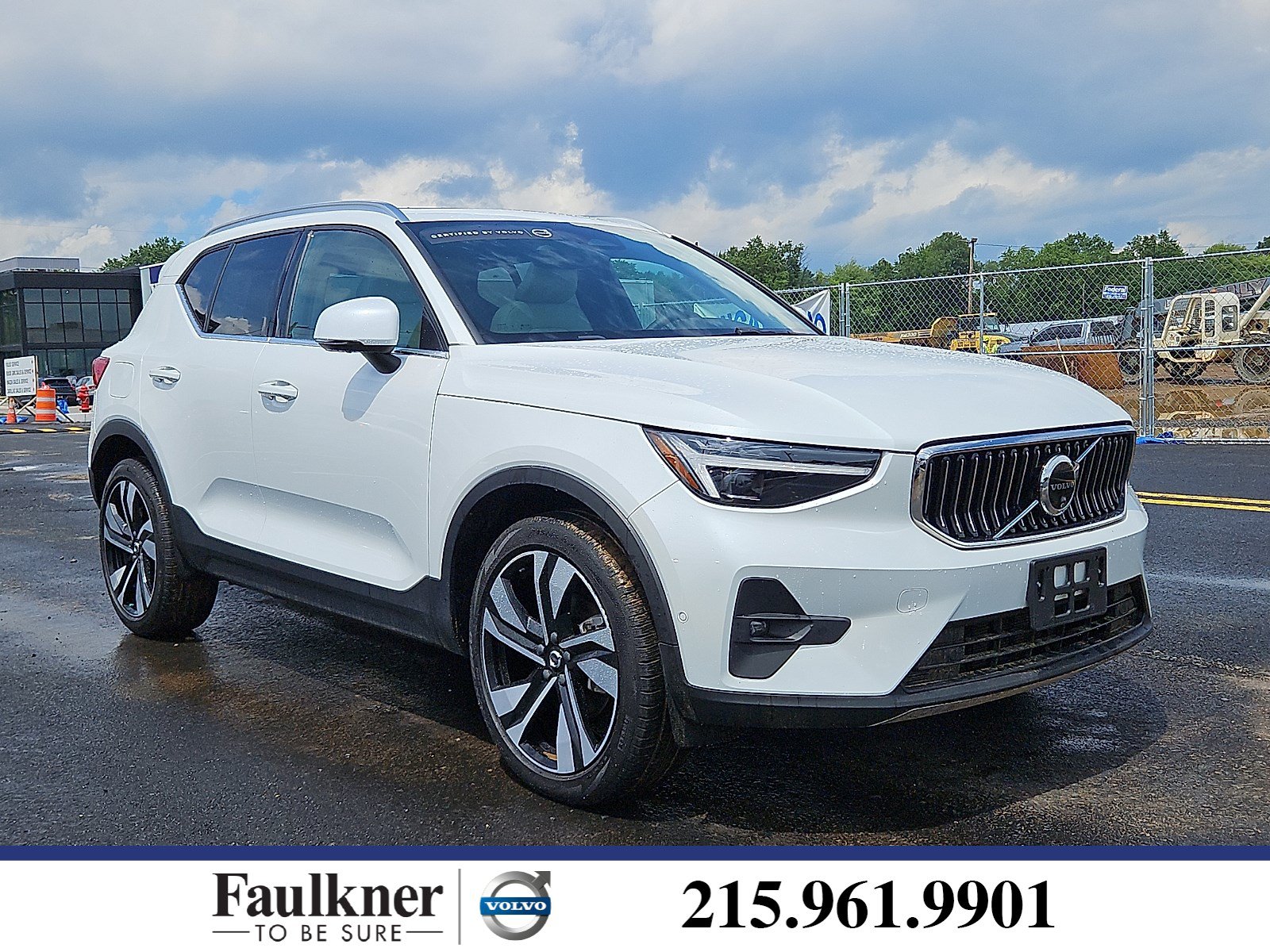 Certified 2024 Volvo XC40 B5 Ultimate w/ Climate Package AWD/4WD image 1