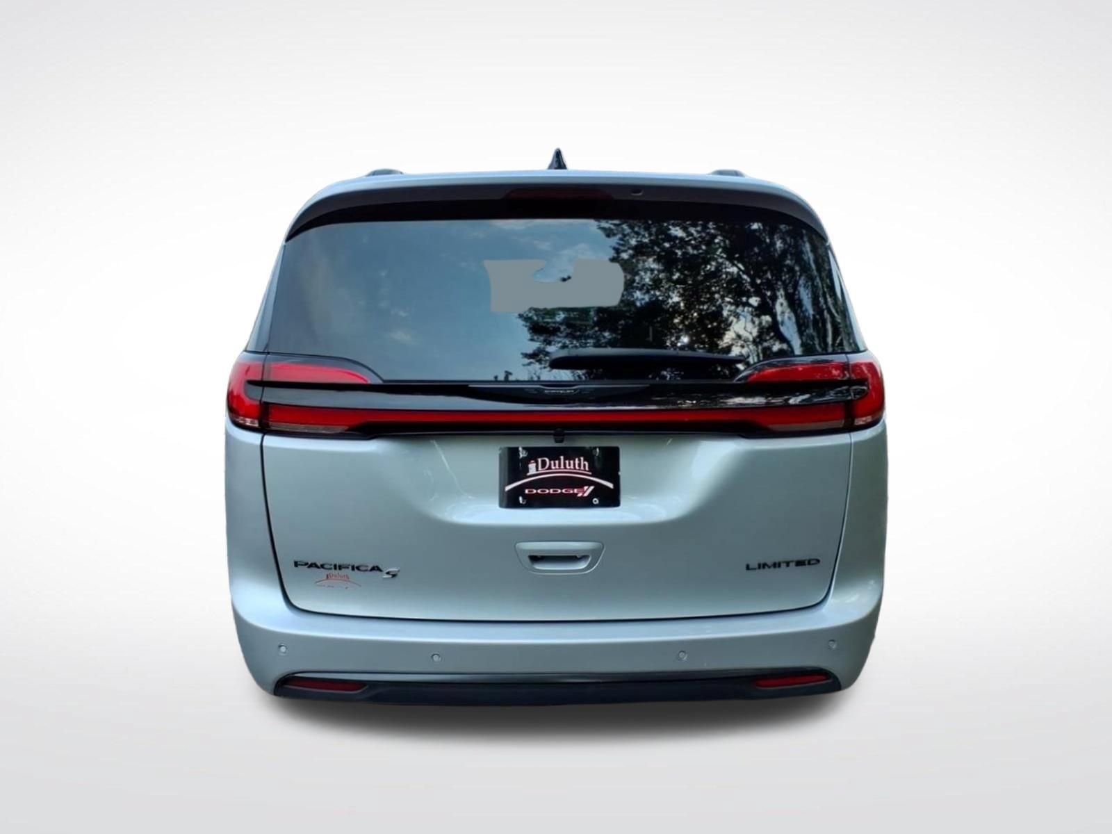 Used 2026 Chrysler Pacifica Limited w/ S Appearance Package FWD image 4