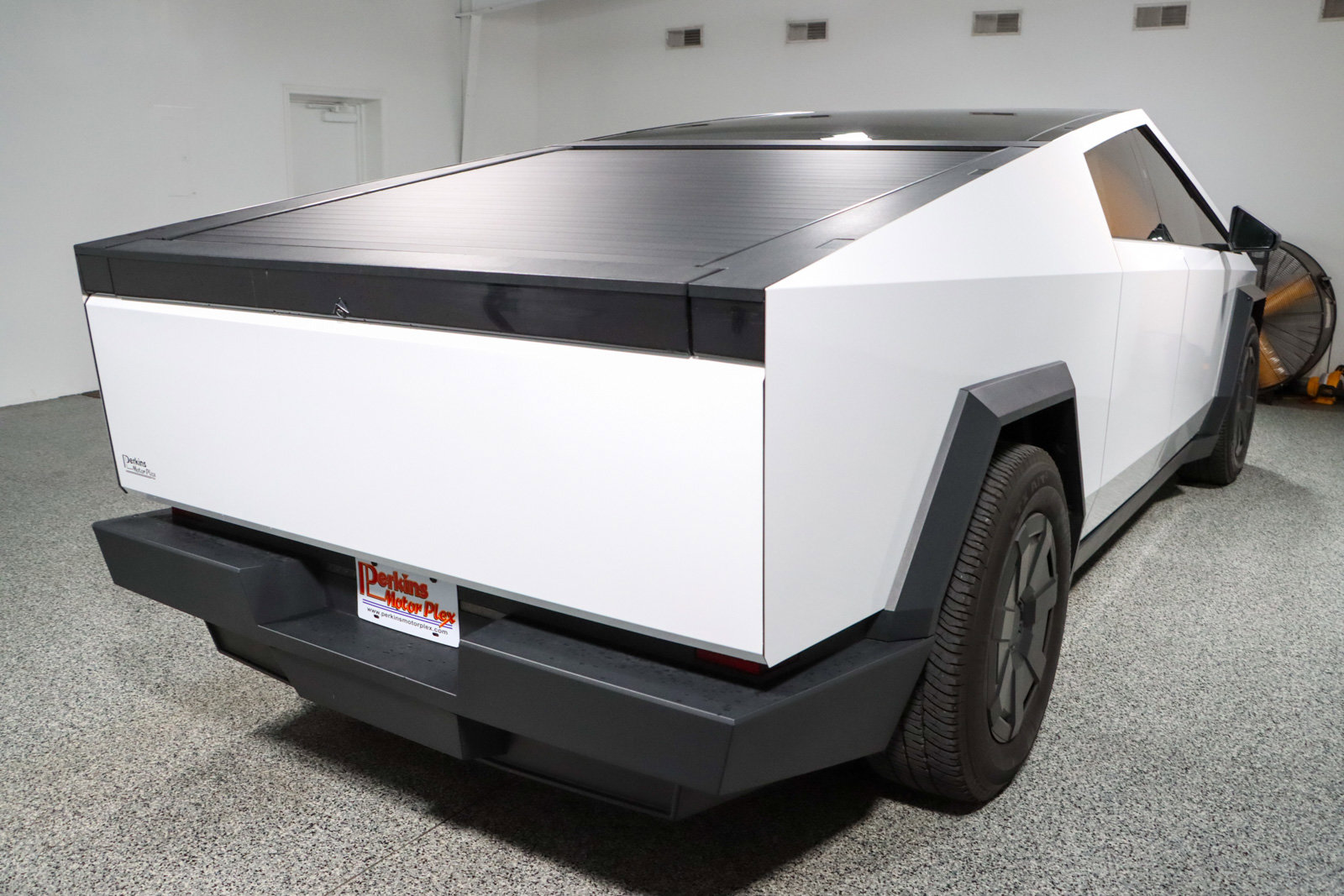 Used 2024 Tesla Cybertruck AWD Crew Cab image 7