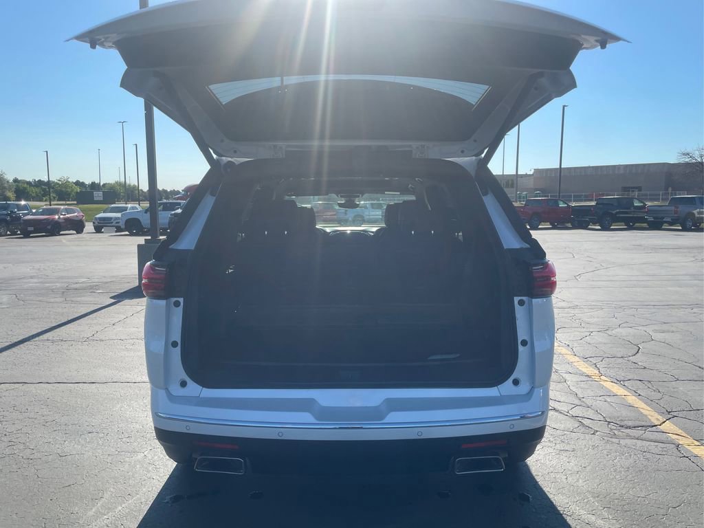 Used 2023 Chevrolet Traverse High Country w/ LPO, Floor Liner Package AWD/4WD image 22
