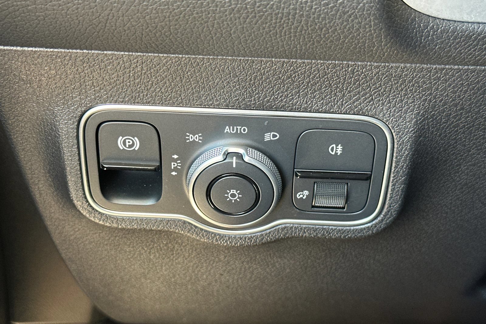 Certified 2024 Mercedes-Benz EQB 300 4MATIC image 37
