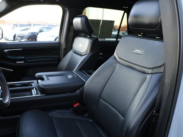Used 2025 Ford Expedition Max Platinum w/ Stealth Appearance Package image 21