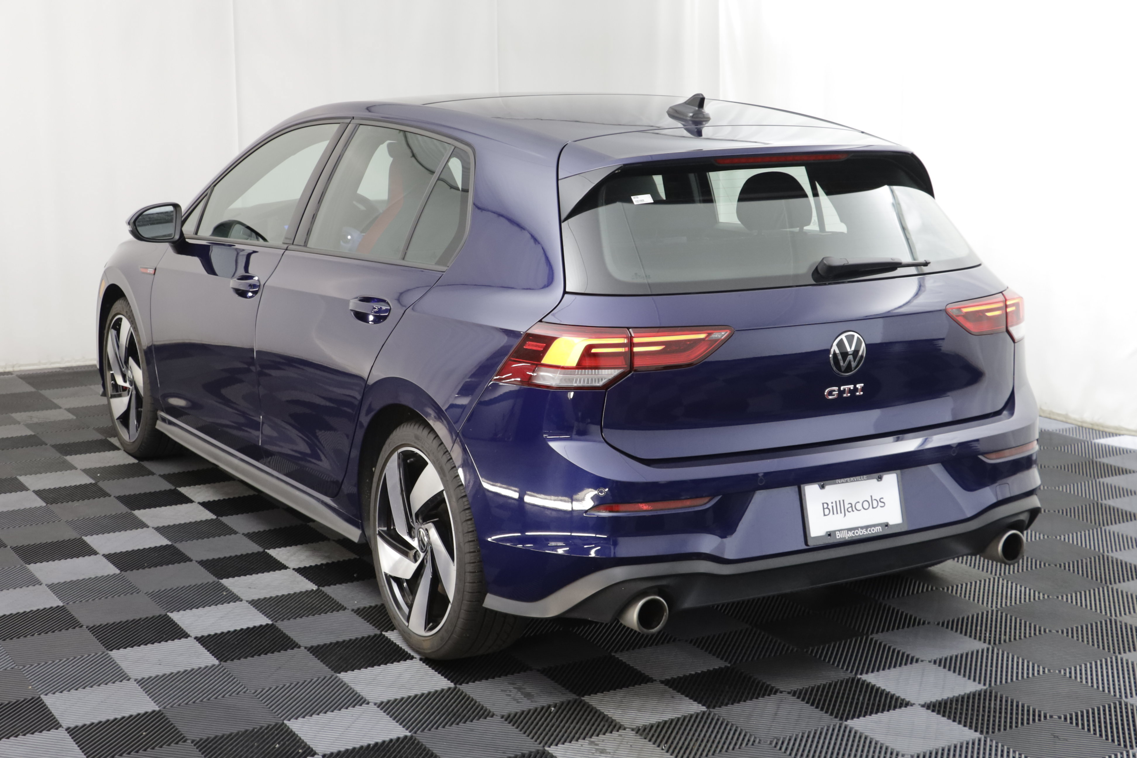 Used 2022 Volkswagen GTI SE FWD image 17