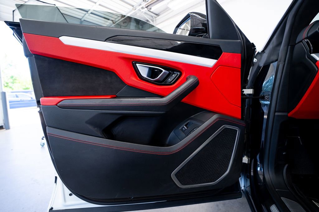 Used 2022 Lamborghini Urus AWD/4WD image 28