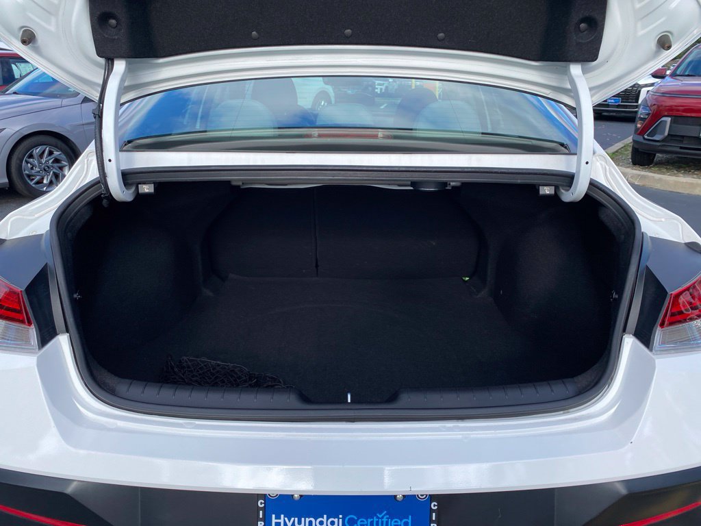 Certified 2024 Hyundai Elantra Limited FWD image 15