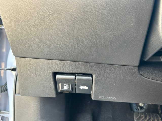 Used 2024 Nissan Versa SR FWD image 17